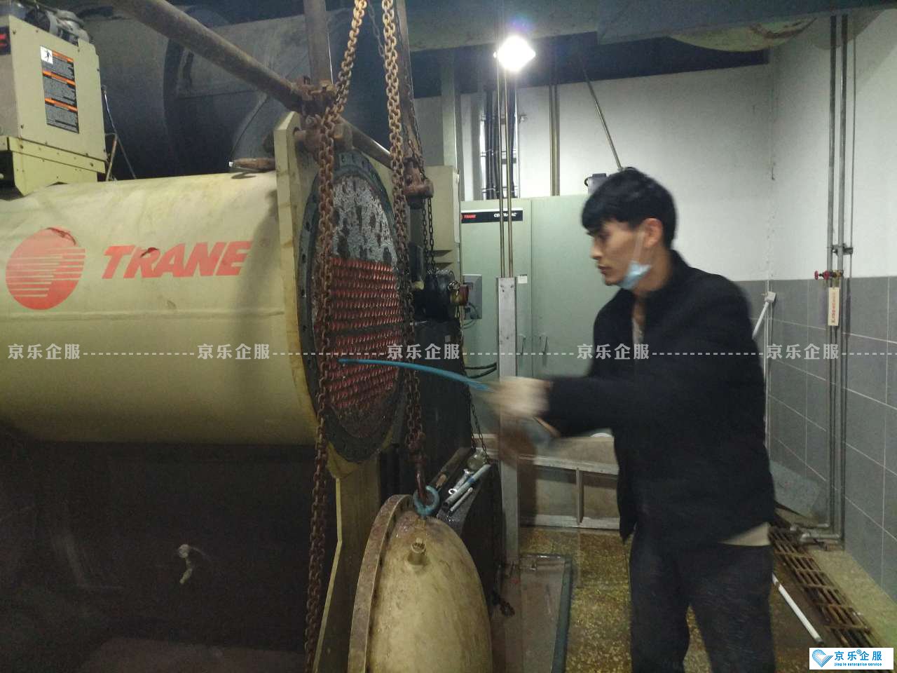 日立中央空调管道滴水的原因分析